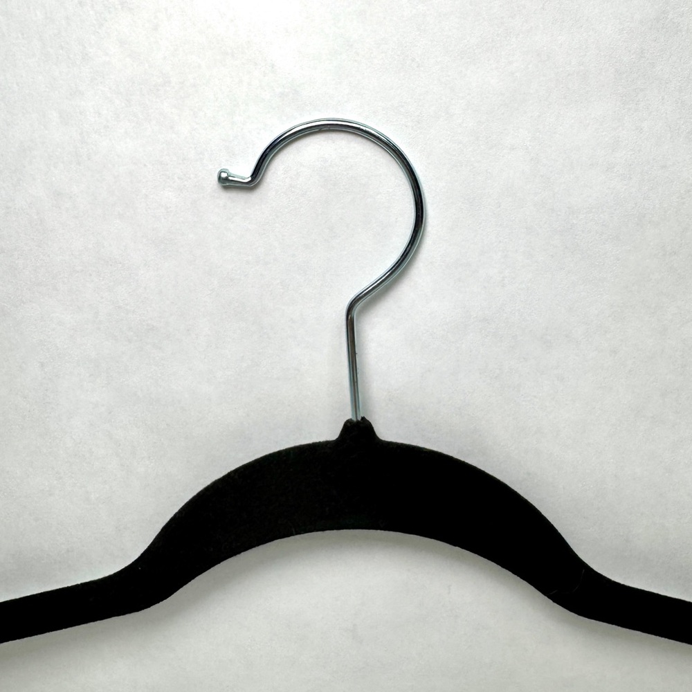 Lot of 30 Black Velvet Flocked Hangers - Picture 5 of 5